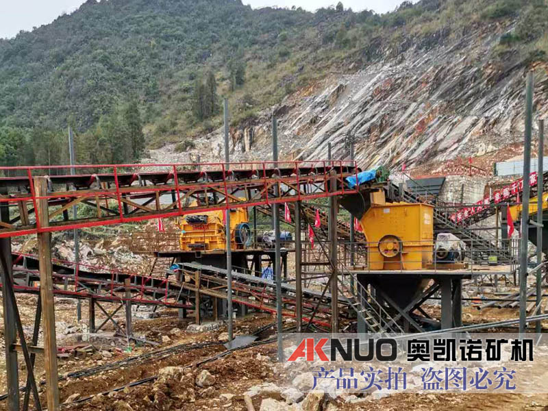 振動喂料機江西現(xiàn)場